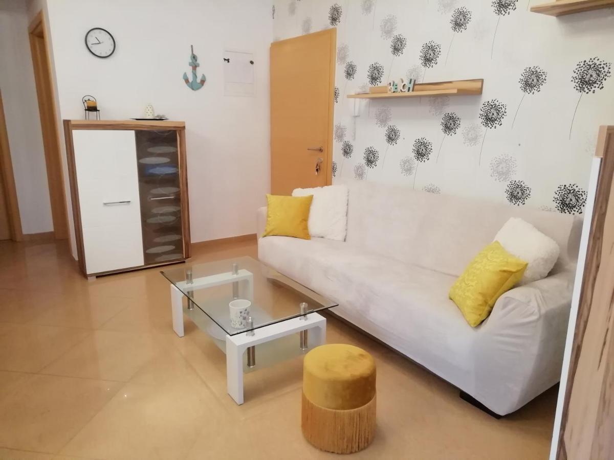 Apartment Fancy Малинска Экстерьер фото